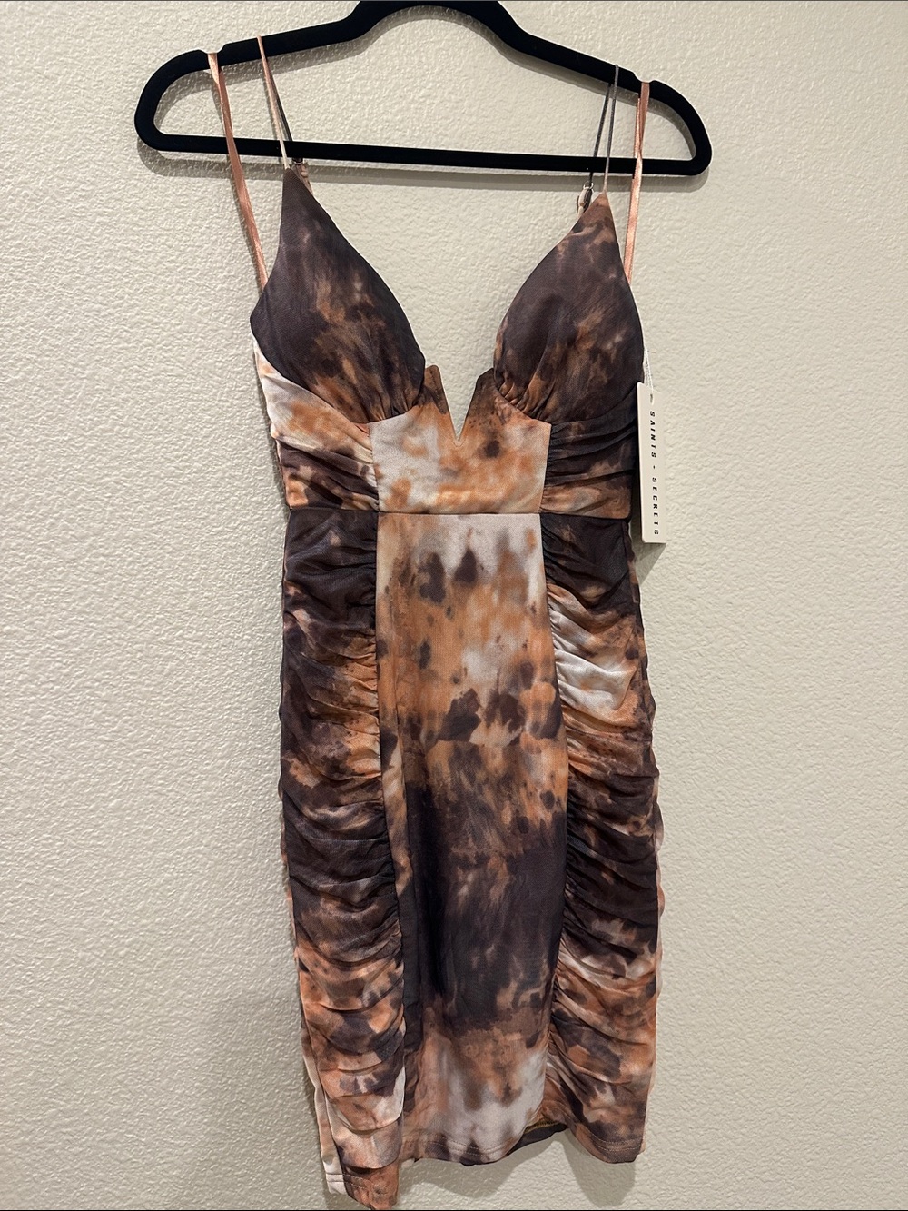 Saints + Secrets NWT Ruched Bodycon Dress Brown Abstract Print Sculpting Mini Xs